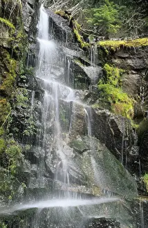 Natural Preserves In USA Imprime: Small waterfall in the Cascade Range