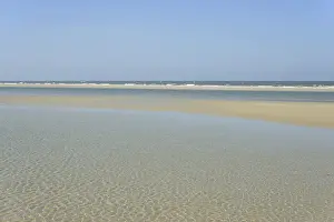 Juist Island Beach Imprime: Small waves with light reflections