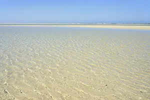 Juist Island Beach Imprime: Small waves with light reflections