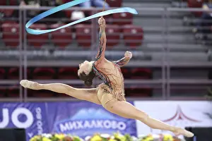 Impresiones de Sofia, Bulgaria - 6 de mayo, 2017: Katsiaryna Halkina de Bielorrusia se presenta durante Rhythmic Gymnastics World Cup Sofia 2017. Torneo individual Bielorrusia Imprime: Sofia, Bulgaria - 6 de mayo
