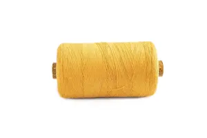 Light Colored Background Imprime: Spool of thread isolated on white background