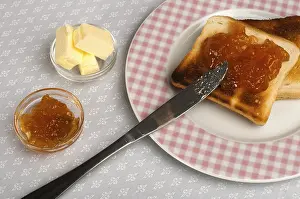 Homemade Breakfast Ideas Imprime: Spread jam on bread with knife