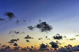 Cloud Formation UK Imprime: Spring clouds in the evening sky