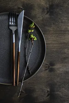 Rustic Spring Table Setting Imprime: Spring table setting in rustic style decorated with cherry bloom tree branches