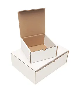White Studio Backdrop Imprime: Stack of blank white cardboard boxes