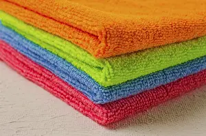 White Table Setup Imprime: A stack of colored cloth, microfiber