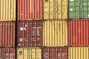 European Freight Terminal Imprime: Stack of containers in yellow, red
