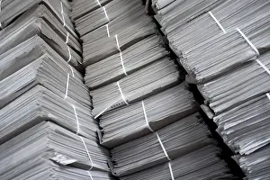 Filling The Format Image Imprime: Stack of newspapers