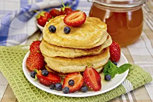 Pancakes With Strawberries Imprime: A stack of pancakes with strawberries