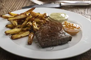 Deserted Meal Imprime: Steak with chilli and chips