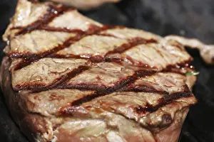 Barbecue Meal Ideas Imprime: Steak on the grill with diamond pattern