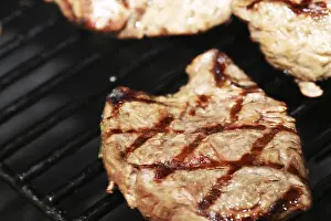 Barbecue Meal Ideas Imprime: Steak on the grill with diamond pattern