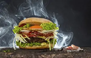 Freshly Cooked Burgers Imprime: Steaming cheeseburger