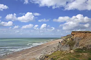 Cliff Line Landscape Photo Imprime: Steep cliffs and sandy beach with dramatic clouds in Ambleteuse