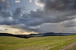 Deserted Farmland Imprime: Storm clouds over fields