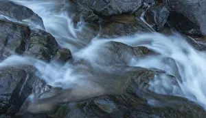 South Tyrol Landscape Imprime: A stream that flows over rocks and creates a soft