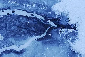 Winter Nature Scene Imprime: Structures in an iced up course of a stream