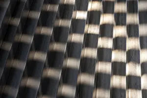 Chequer Pattern Design Imprime: Structures in a metal element