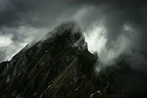 Mountainous Landscape Europe Imprime: Summit ridge with dramatic clouds