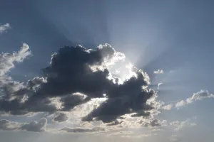 Desolate Landscape Imprime: Sun behind a cloud with rays of light