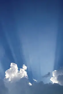 Cloudy Atmosphere Imprime: Sun rays behind clouds