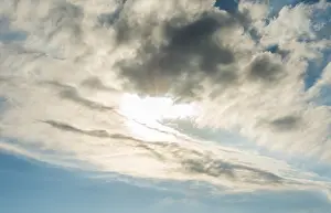 Cloud Formations Imprime: Sun shining through clouds
