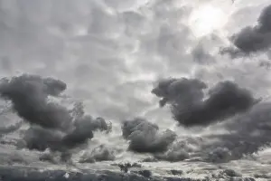 Orkney Islands Scotland Imprime: Sun shining through gap in clouds