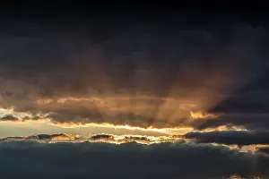 Swedish Evening Sky Imprime: Sunbeams behind clouds, dramatic evening sky
