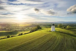 Devon Landscape Imprime: Sunnset over Devon Windmill over Fields and Farms