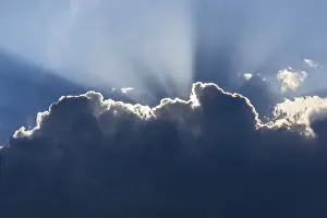 Central Europe Weather Imprime: Sunrays behind a cloud, Germany