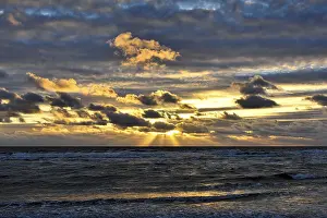 Evening Light In The Netherlands Imprime: Sunset with clouds on the beach