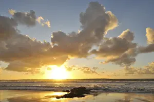 Cloudy Sky Reflections Imprime: Sunset and cloudy sky with reflection on the Atlantic