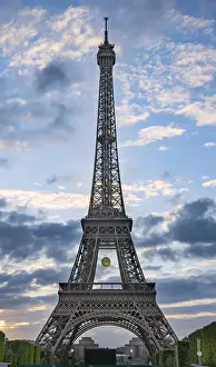 Steel Building Architecture Imprime: Sunset behind the Eiffel Tower