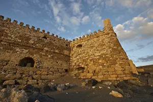 Impresiones de Puesta de sol, luz de la tarde, iluminación por detrás, fortaleza marítima veneciana, Koules, Morosini, montañas, cielo de bronce, puerto, Heraklion capital ciudad isla Creta Grecia Heraklion Imprime: Puesta de sol, luz del atardecer, iluminación por detrás.