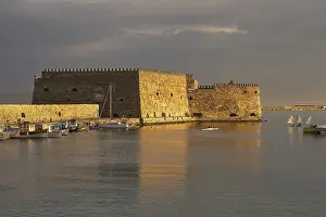 Historic Fortification Building Imprime: Sunset, evening light, backlight
