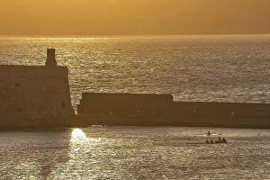 Historic Fortification Building Imprime: Sunset, evening light, backlight