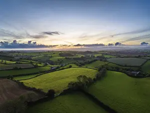 English Countryside Imprime: Sunset over Fields and Farms, Devon