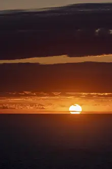 Cloudy Evening Sky Europe Imprime: Sunset over the sea, with dramatic clouds