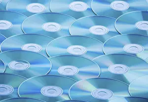 Computer Crime Scene Imprime: A table full of CD-ROMs and DVDs