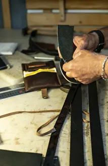 Handicraft Goods Imprime: Tailor process leather in workshop