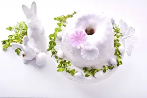 Empty Table Setting Ideas Imprime: Tasty Easter Cake
