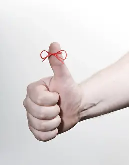 Memory Aid Imprime: Thumbs up with a red string bow, memory