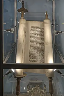 Jewish Museum Ukraine Imprime: Torah scroll in a display case