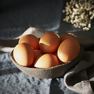 Easter Egg Symbolism Imprime: Unusual Easter on dark background