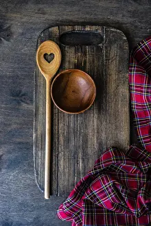No People In The Kitchen Imprime: Useful kitchen cooking stuff on rustic table