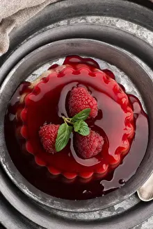 Raspberry Dessert Imprime: Vanilla pudding with raspberry and raspberry sauce