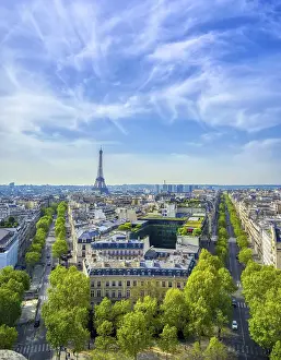 Europe Tourist Attractions Imprime: A view of the Eiffel Tower and Paris