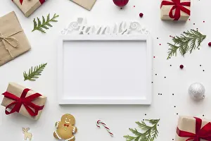 Fashion Model Imprime: Top view frame on a table with mock up
