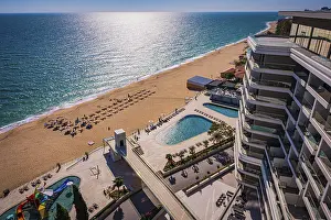 Eastern Europe Holiday Destination Imprime: View of a hotel complex with pool on the beach