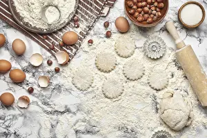 Marble Table Background Imprime: Top view of a kitchenware and baking ingredients on a marble table background